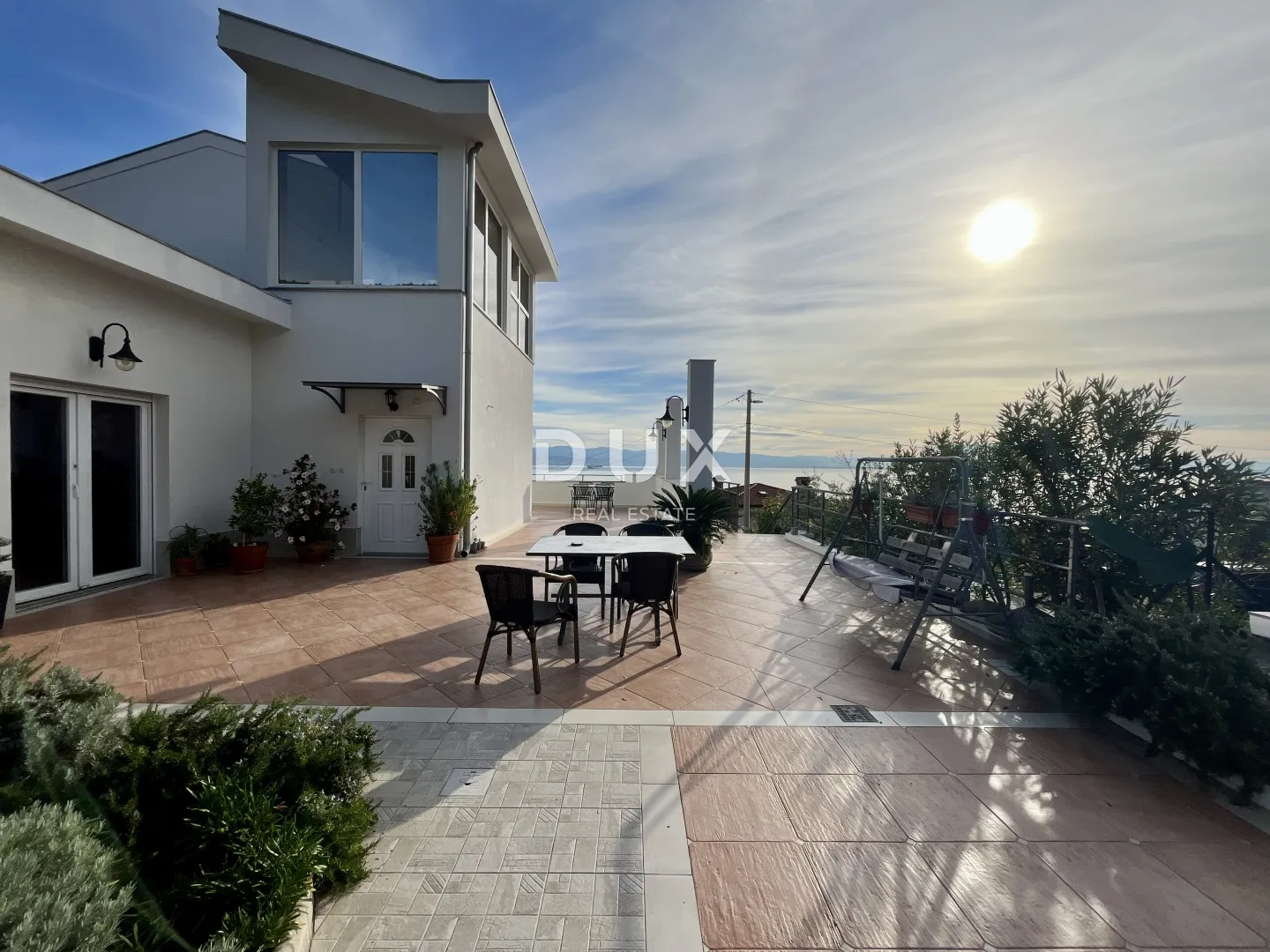 OPATIJA, LOVRAN - Turistički objekt s uređenima apartmanima – 300 m od mora!
