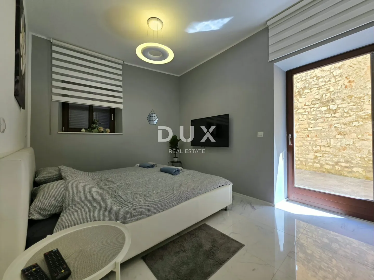 istra, poreč, 290.00 m2, pješačka zona, tri stana - slika 10