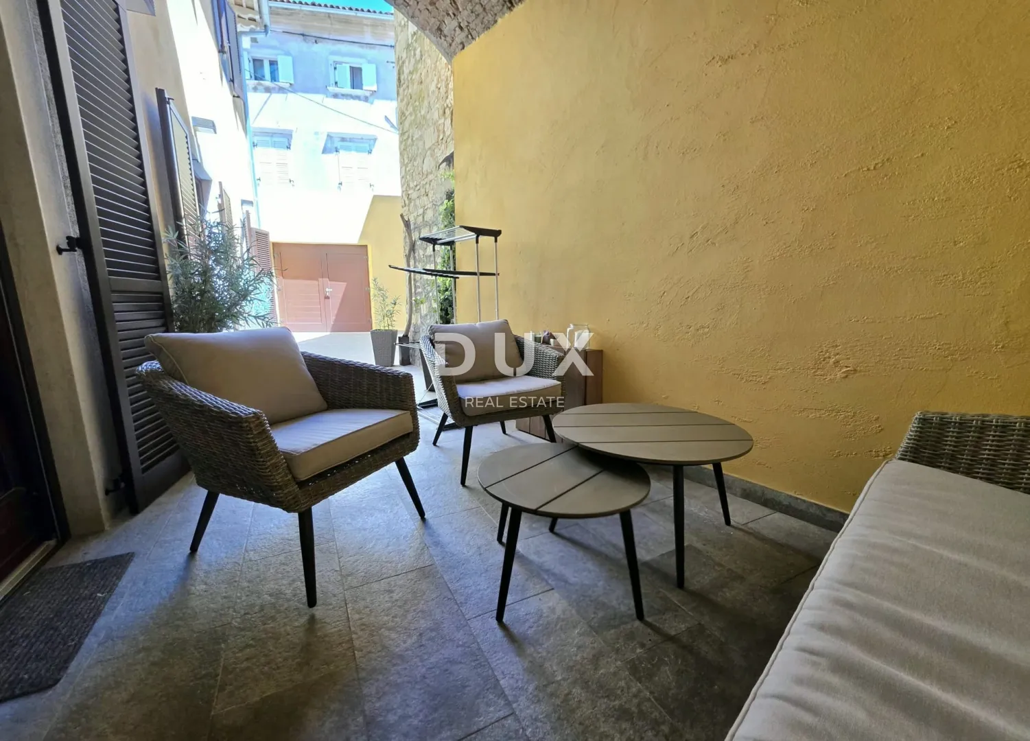 istra, poreč, 290.00 m2, pješačka zona, tri stana - slika 17