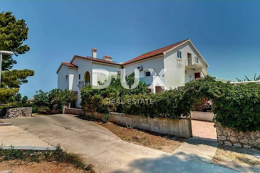 mali lošinj, centar – vila u malom lošinju, 200m od mora – savršen pogled i uhodani posao - slika 2
