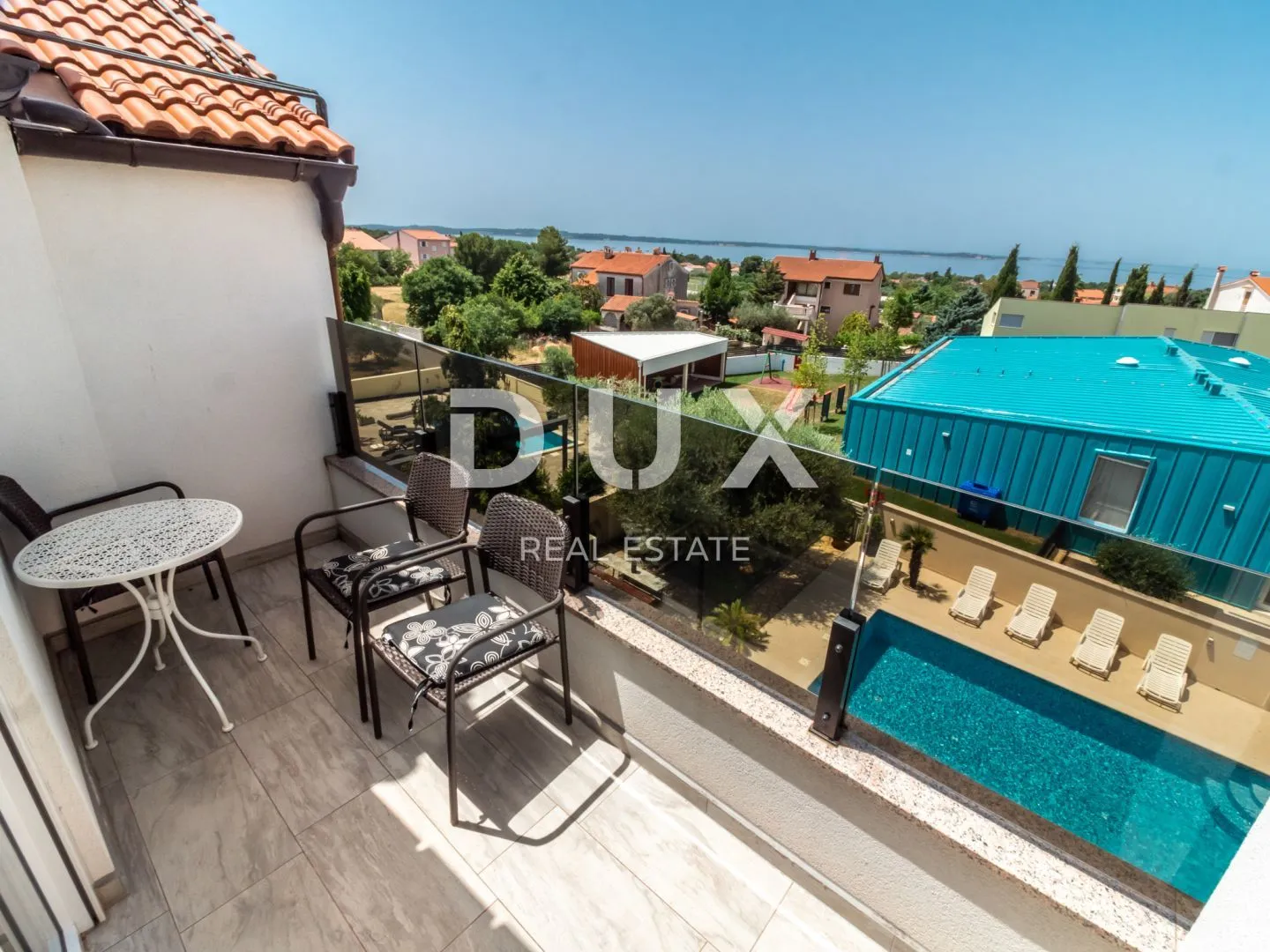 istra, peroj - atraktivna apartmanska kuća s bazenom i pogledom na more! - slika 13
