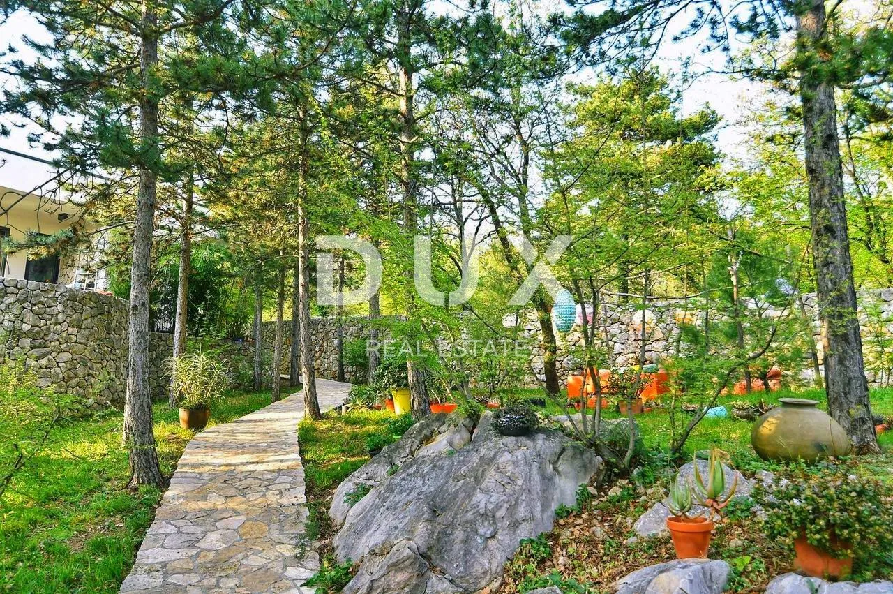 kostrena - predivna vila s bazenom na parceli od 2200m2 - slika 15