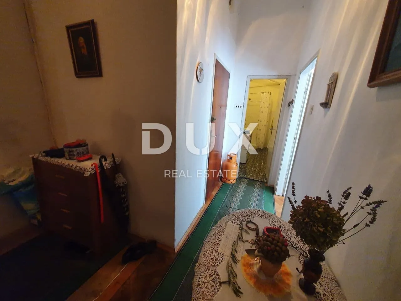 istra, poreč - prostrani stan u srcu starog grada - slika 10
