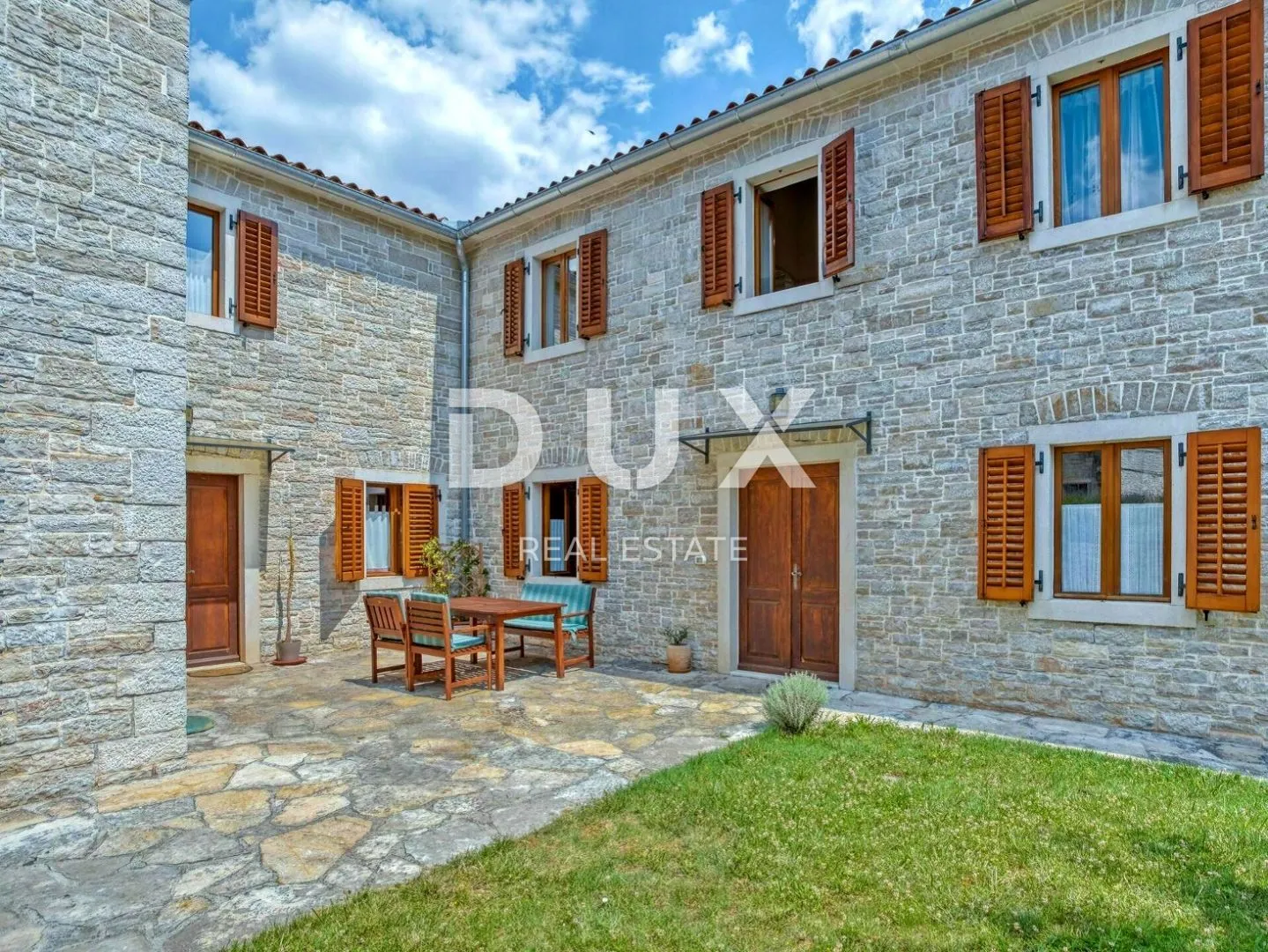 istra, tinjan - kamena autohtona vila - slika 35