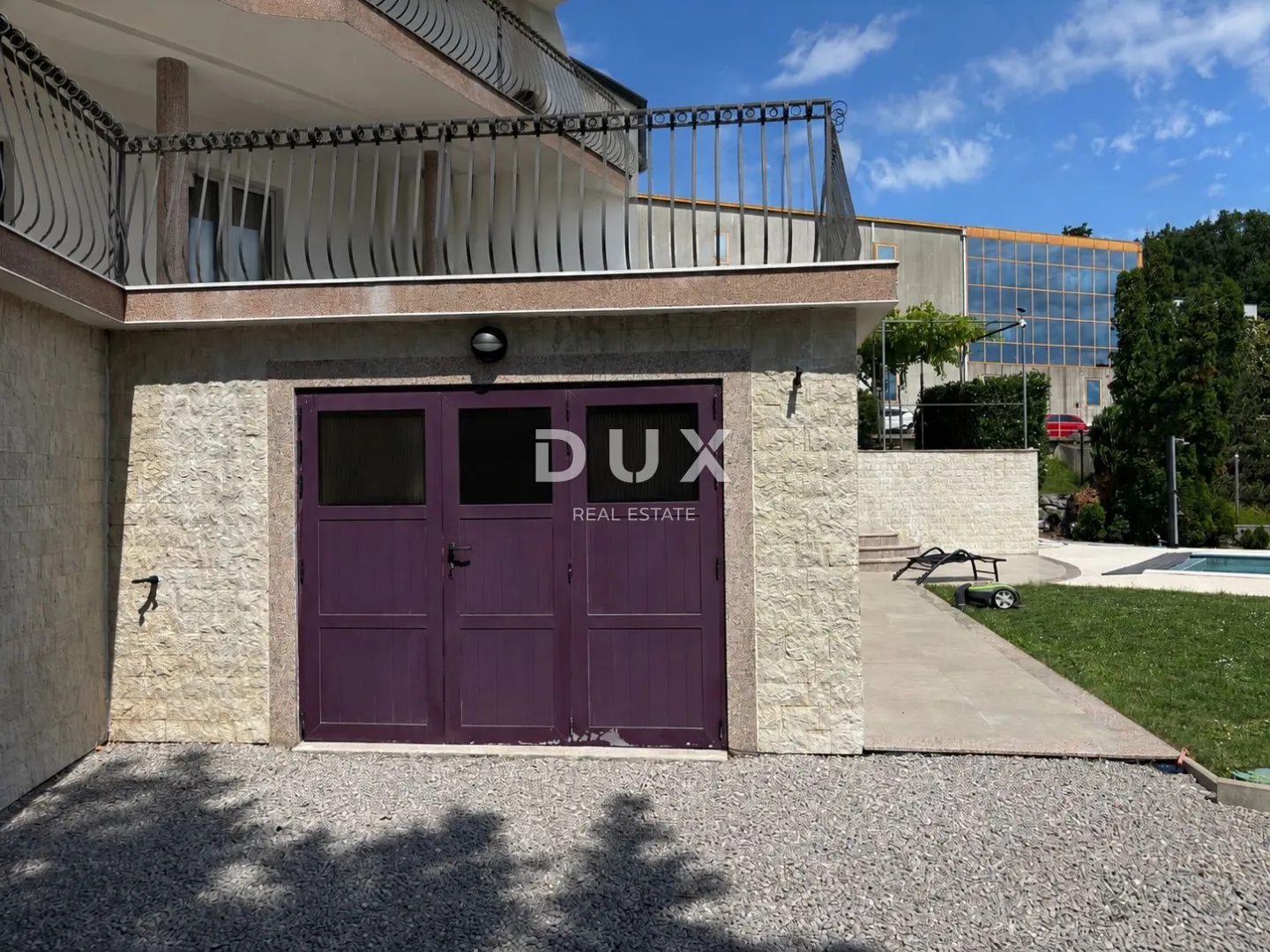 opatija, matulji - obiteljska vila s dva stana , garažom i bazenom! - slika 10