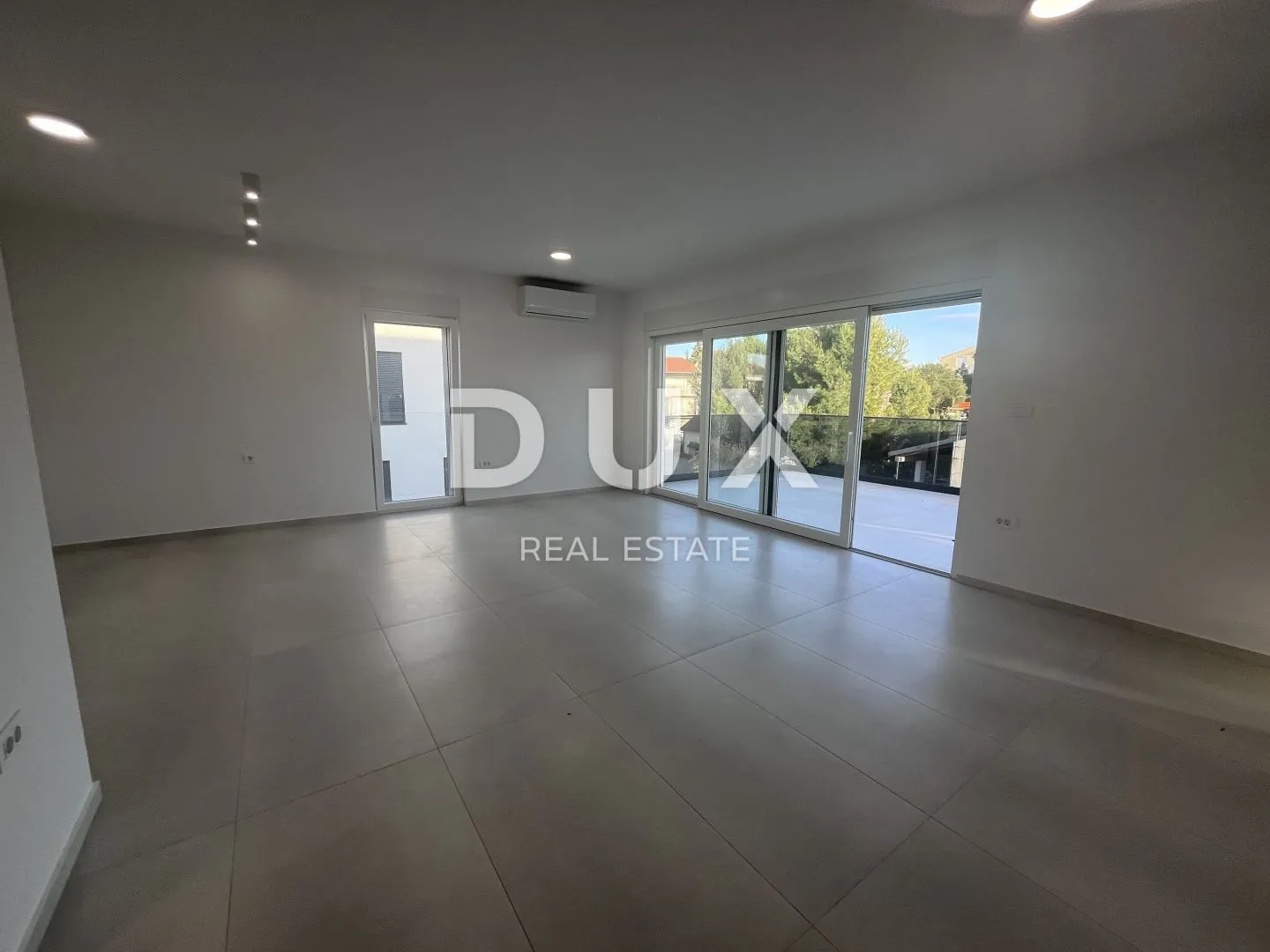 šibenik, vodice - predivan penthouse u novogradnji 1. red do mora - slika 4