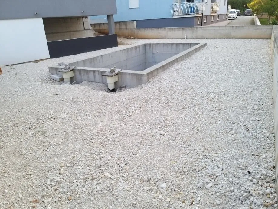 istra , rovinj dvojna kuća na izvanrednoj lokaciji- 500 metara od mora! - slika 12