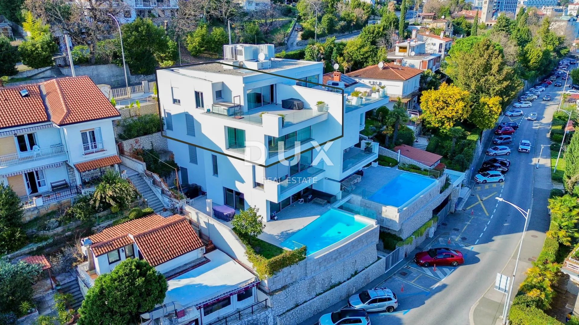OPATIJA, CENTAR - penthouse drugi red do mora u jednoj od najboljih zgrada u Opatiji