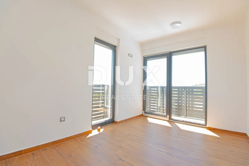 vodice - vila sa bazenom - slika 6