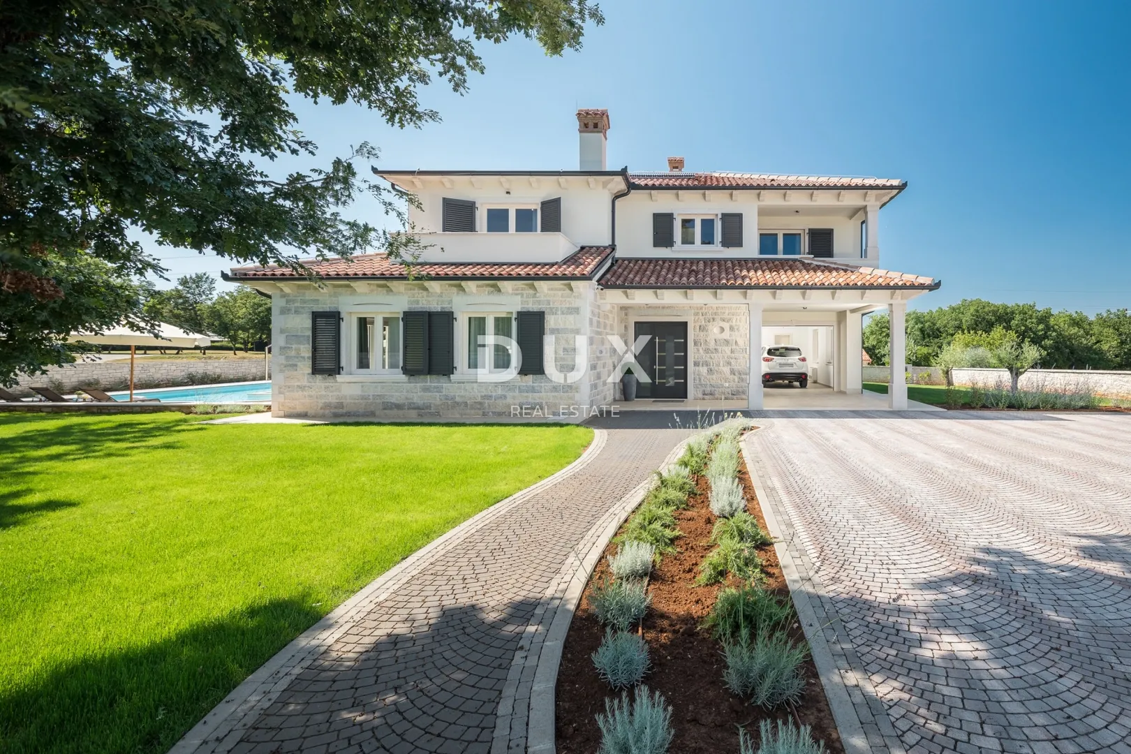 istra, tinjan - raskošna kuća s bazenom - slika 8