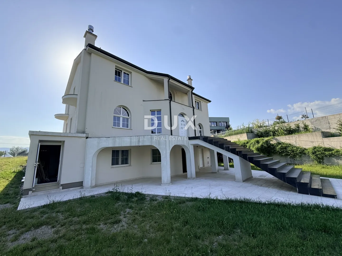 kastav, brnčići – luksuzna villa američkog stila na privatnoj parceli od 2000m2 - slika 5