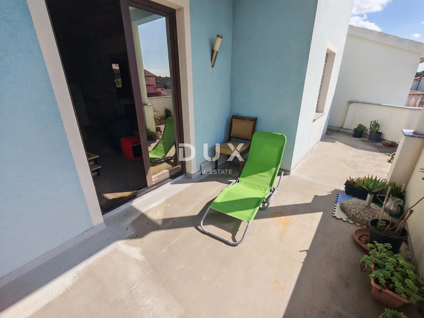 istra, pula - kuća 250m2, 700m od mora - slika 25