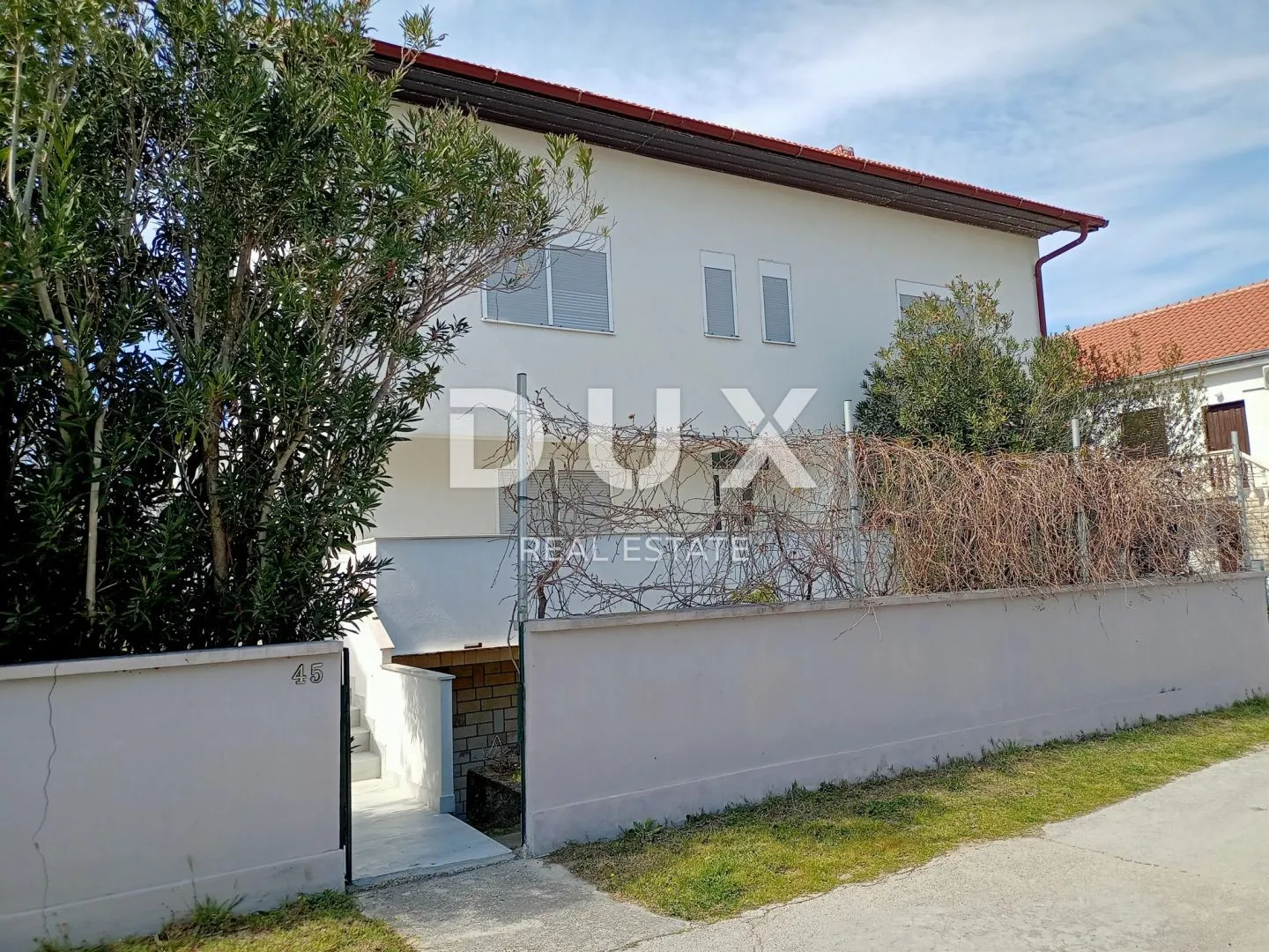zadar, sabunike - prostrana apartmanska kuća s velikom okućnicom - slika 23
