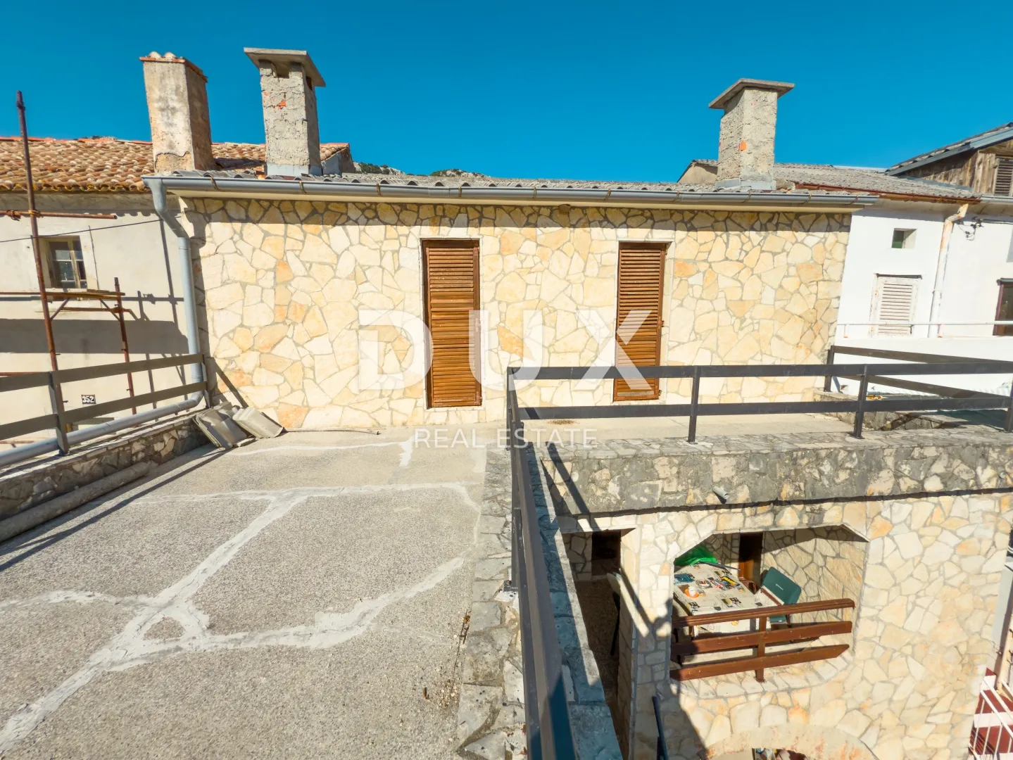 otok krk, baška (okolica) - kamena kuća s velikom okućnicom - slika 42