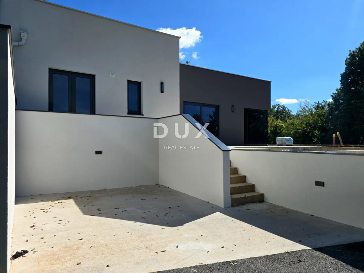 istra, barban - kuća s dva bazena na rubu naselja - slika 18