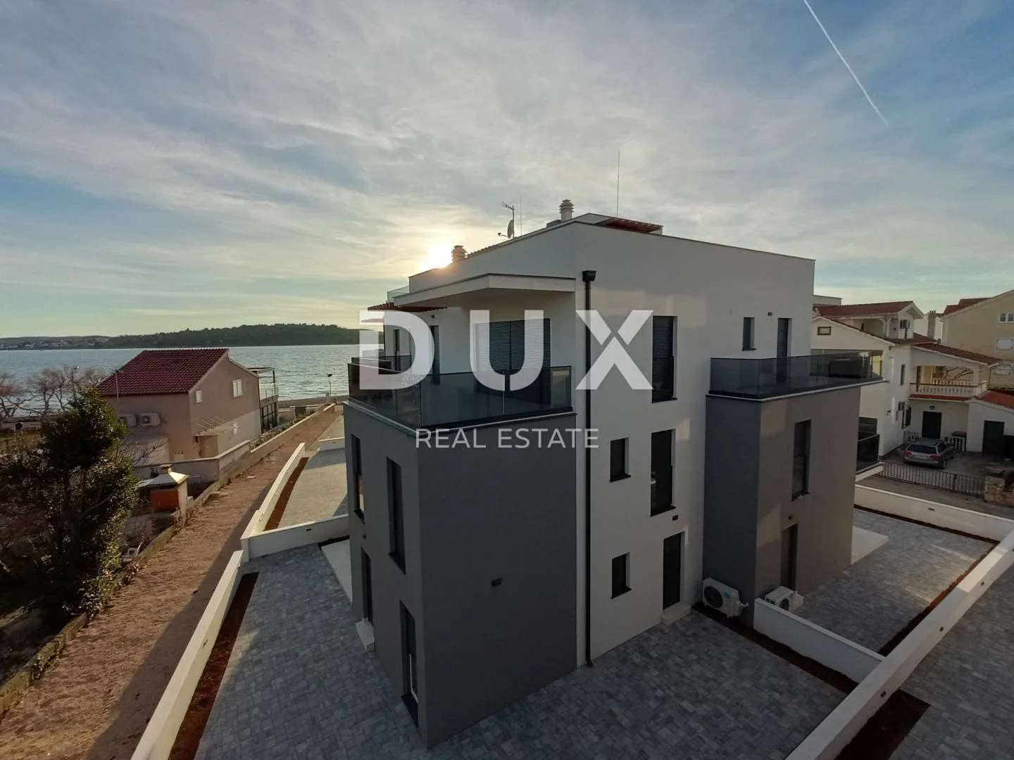 šibenik, vodice - predivan penthouse u novogradnji 1. red do mora - slika 2