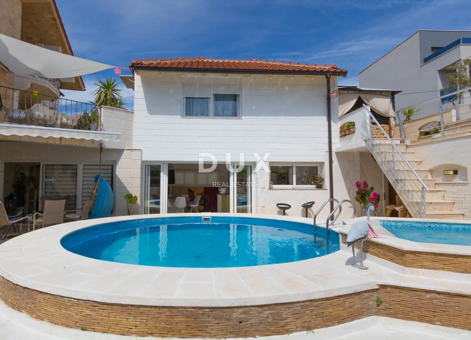 vodice, vila sa 7 apartmana i bazenom - slika 4