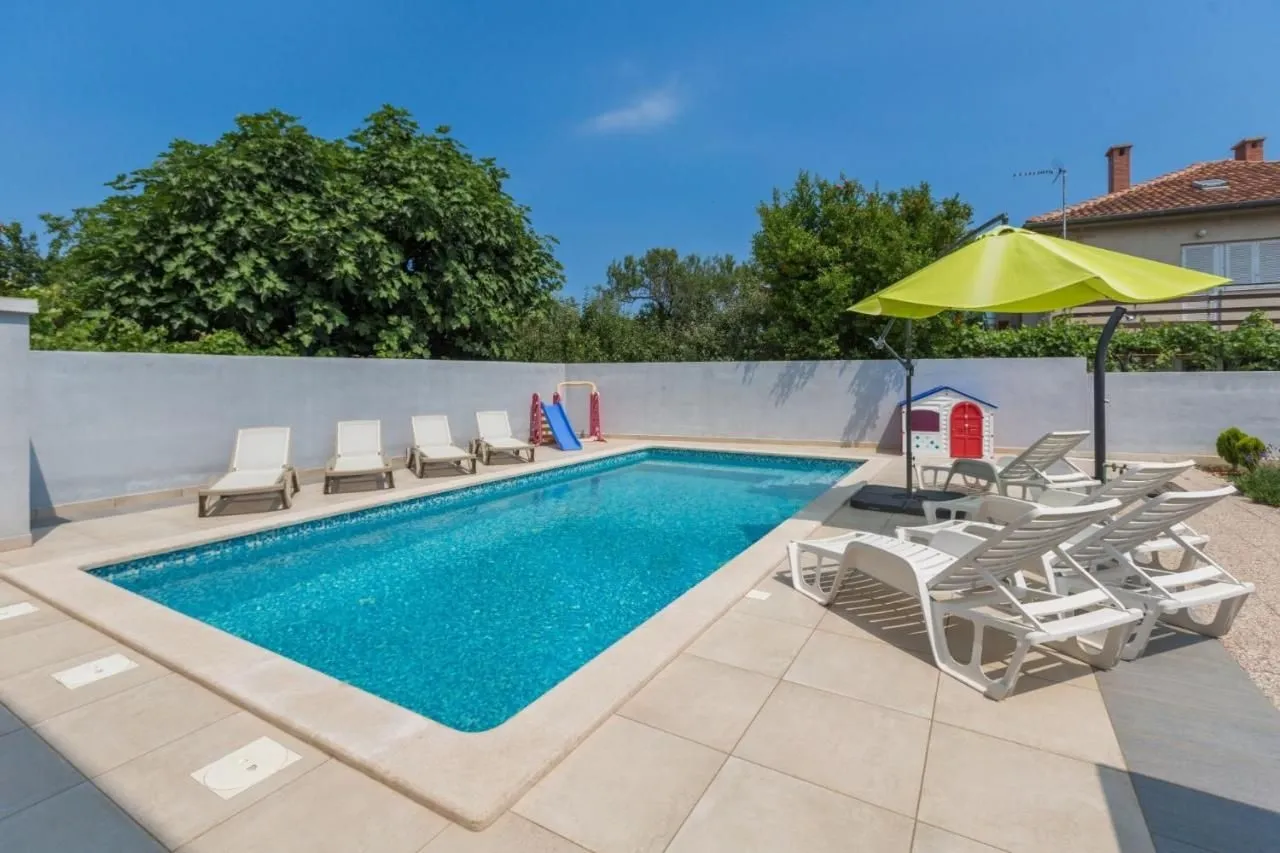istra, medulin velika apartmanska kuća! - slika 6