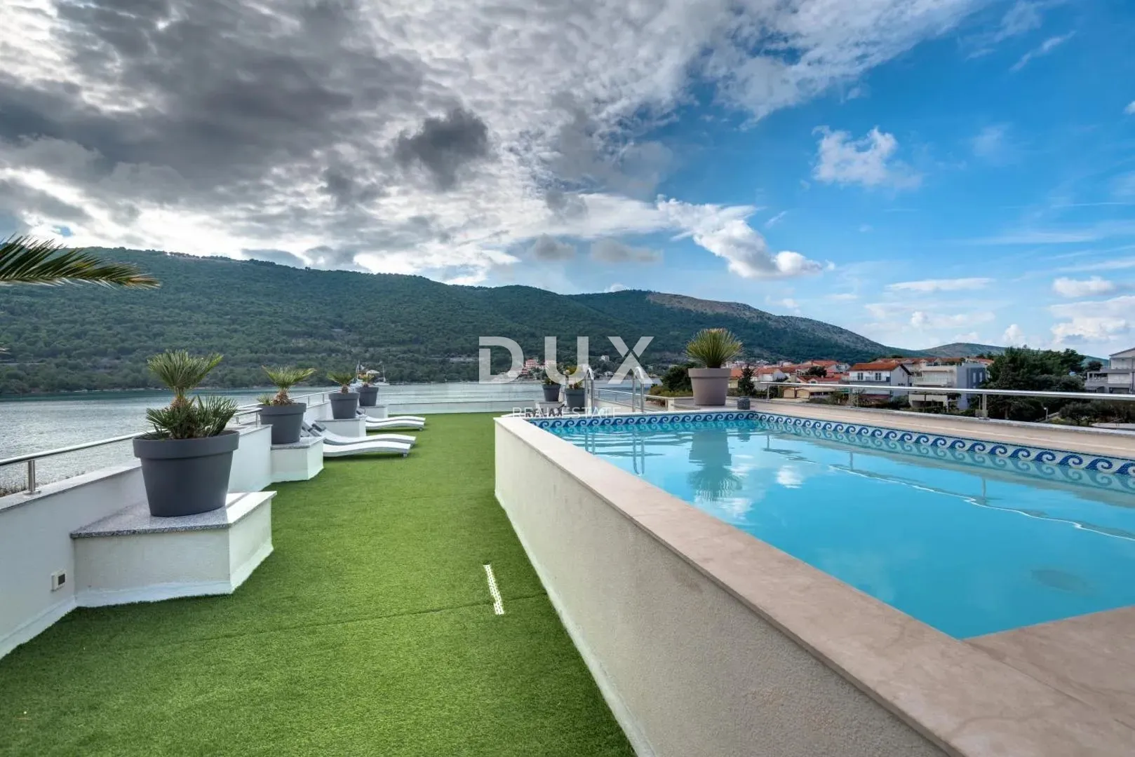 ŠIBENIK OKOLICA, GREBAŠTICA – Mini hotel prvi red do mora s bazenom i restoranom - Grebaštica, Šibenik