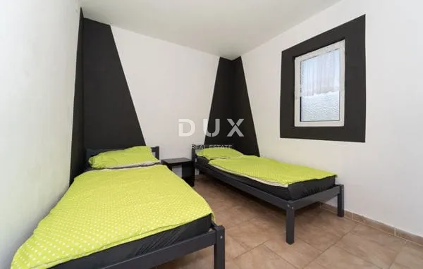 dalmacija, karin donji – prostrana kuća s dva apartmana i konobom - slika 19