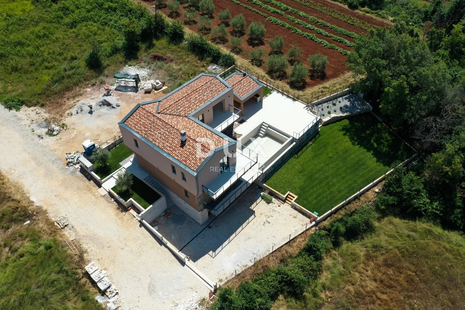 istra, višnjan - kuća s bazenom na rubu naselja - slika 4