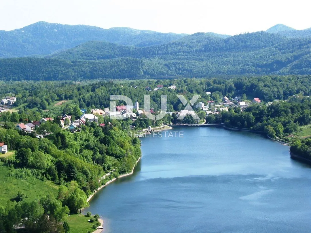 GORSKI KOTAR, FUŽINE - Ekskluzivno zemljište uz jezero Bajer