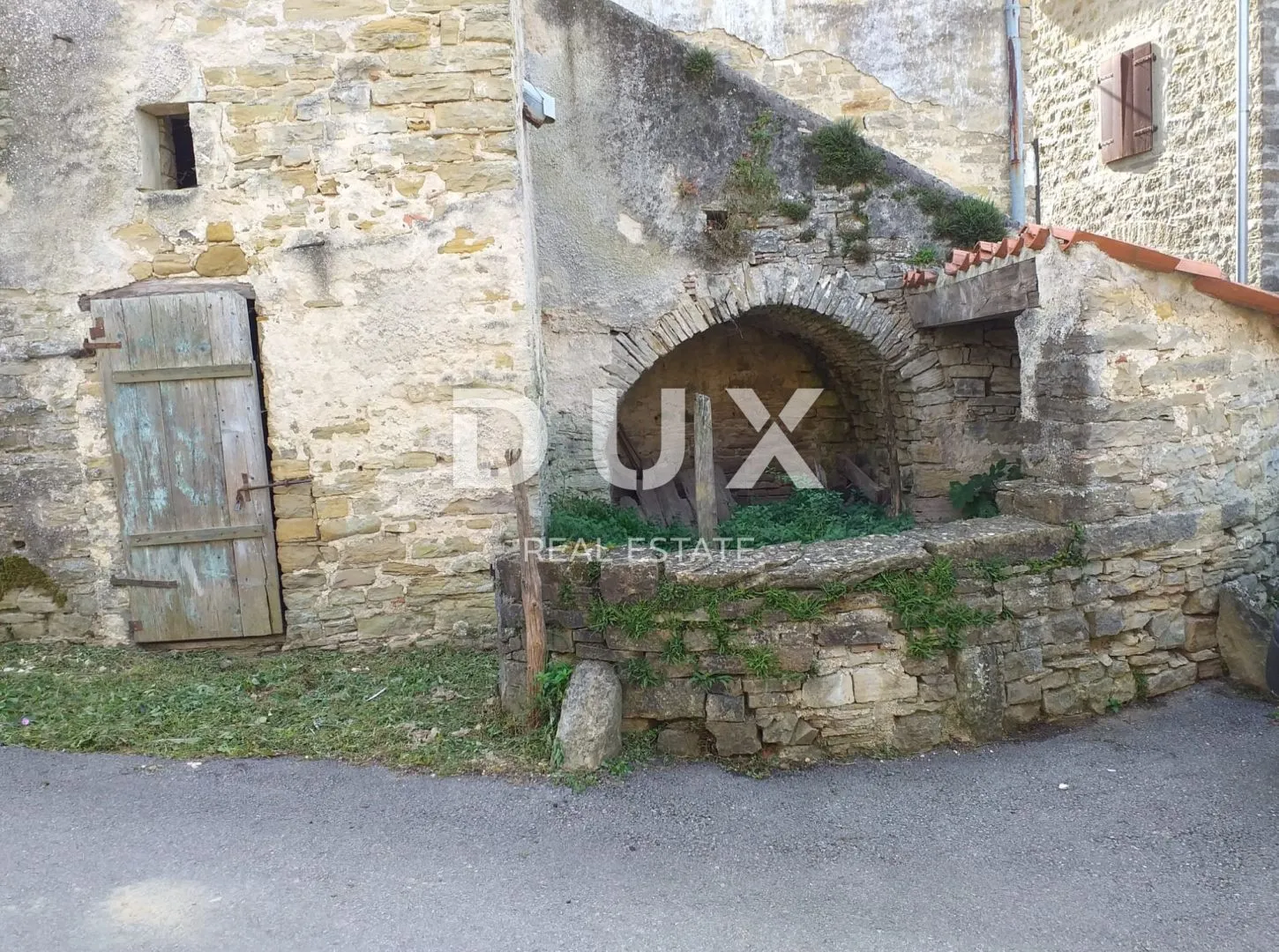 istra, motovun - kamena starina za adaptaciju - slika 11