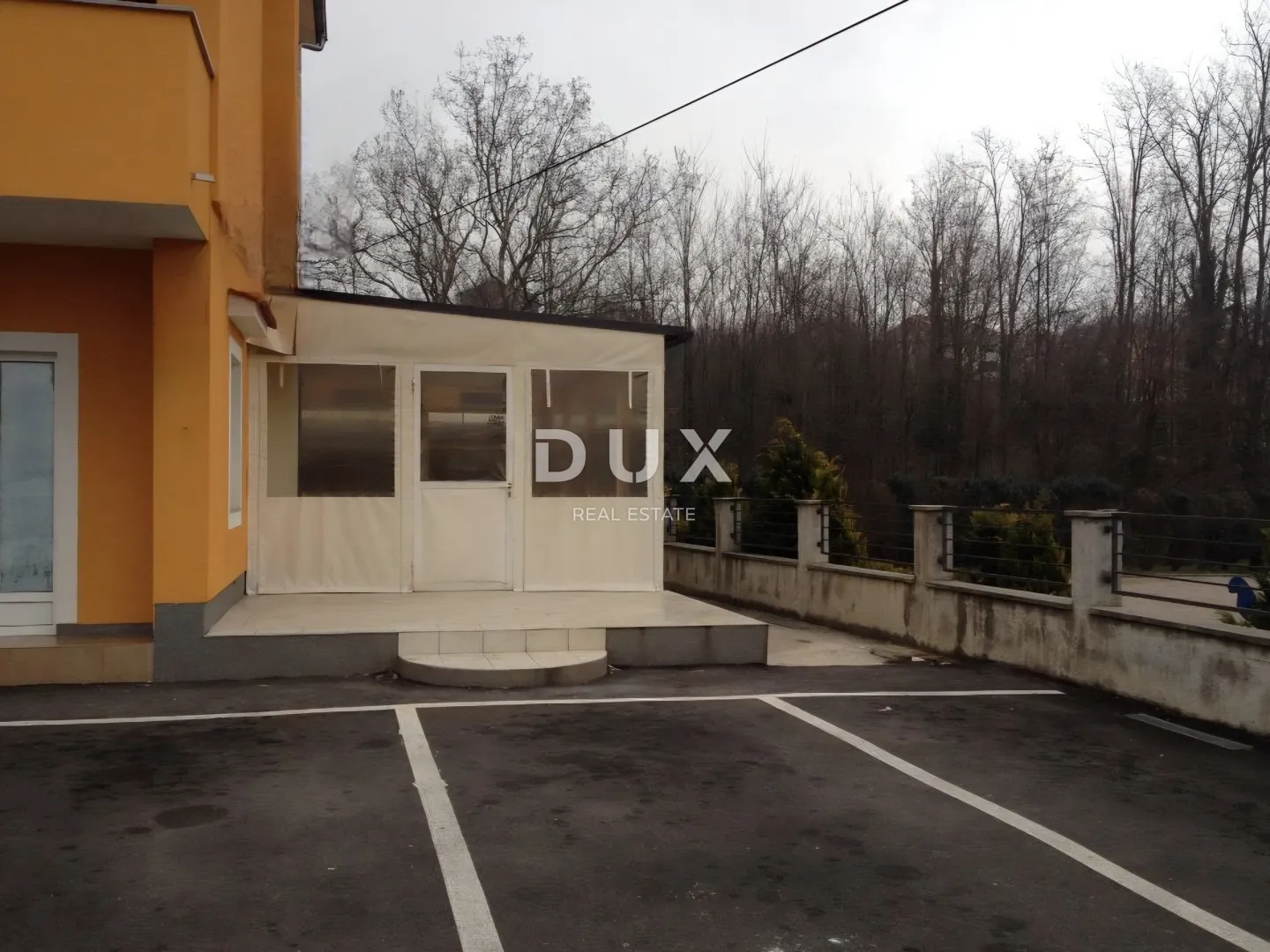 VIŠKOVO- poslovni prostor 74m2, prizemlje na frekventnoj lokaciji za najam