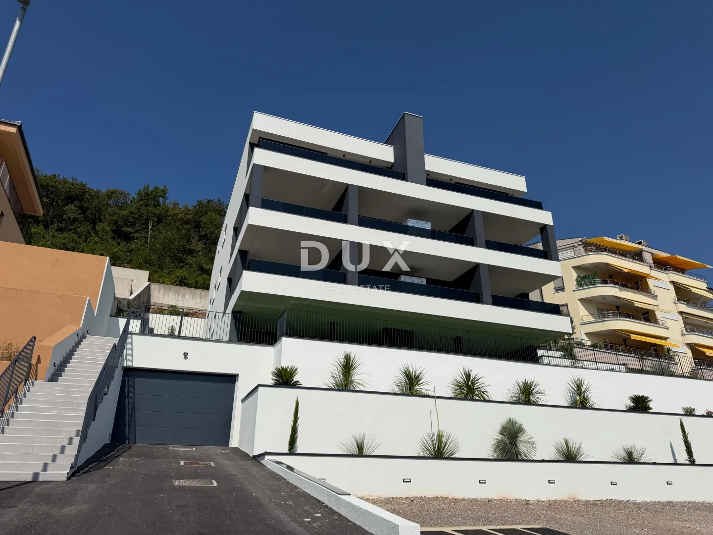 opatija, centar - stan s panoramskim pogledom na more, garažom i jacuzzijem iznad centra opatije - slika 2