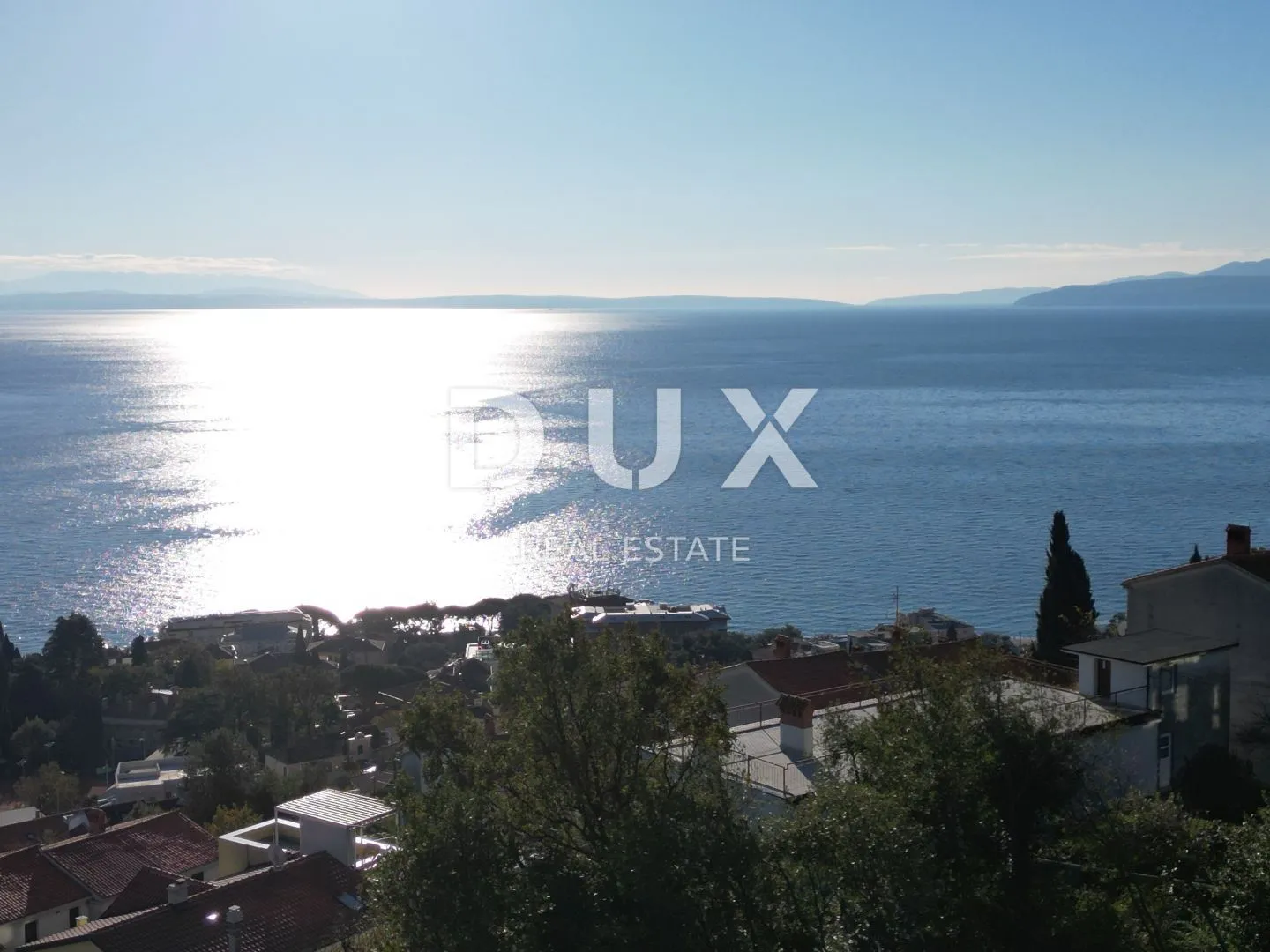 OPATIJA - građevinsko zemljište 1400m2 S LOKACIJSKOM DOZVOLOM!!! i panoramskim pogledom na more