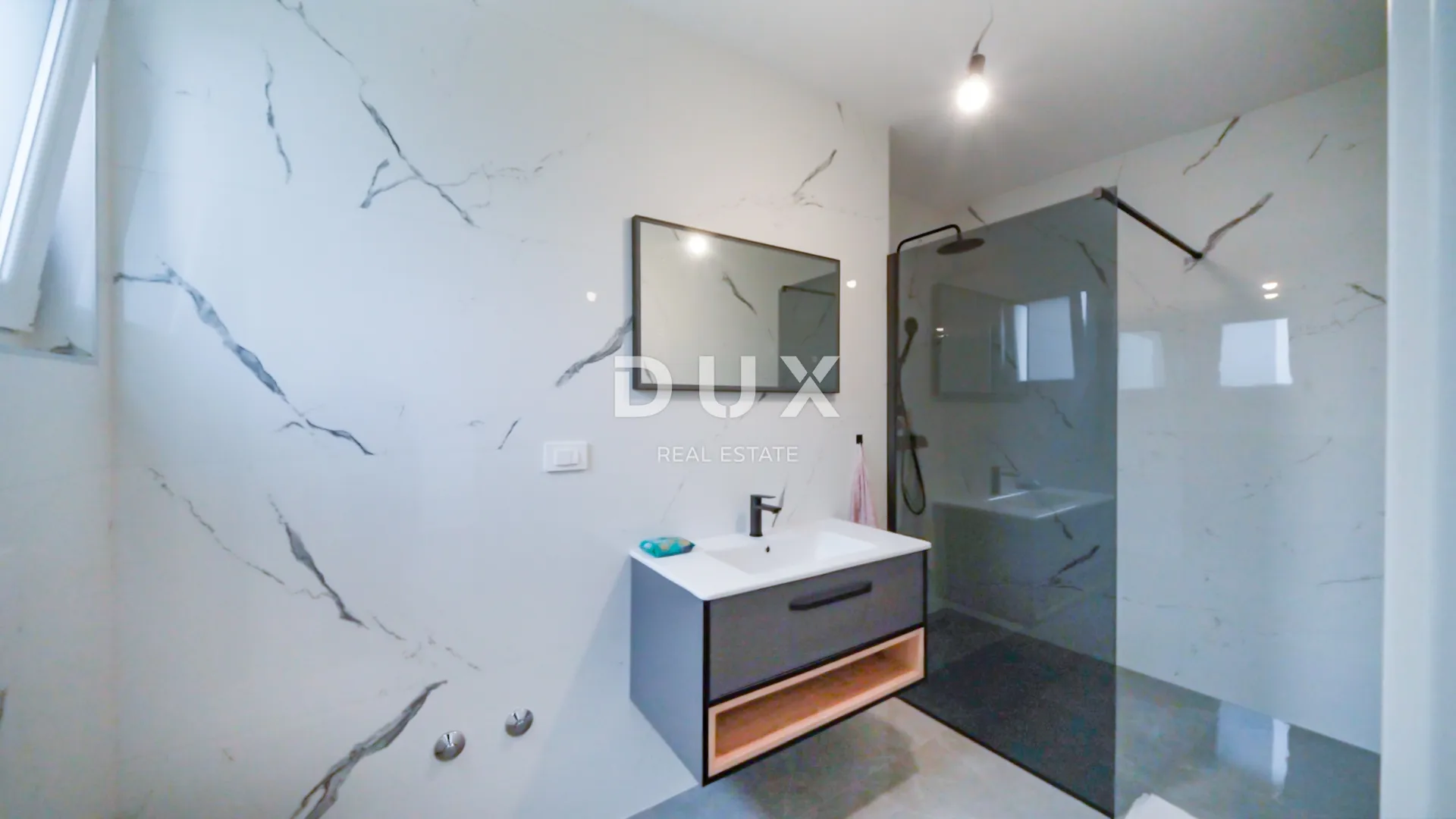 istra,kaštel - moderna novogradnja s pogledom na more - slika 13