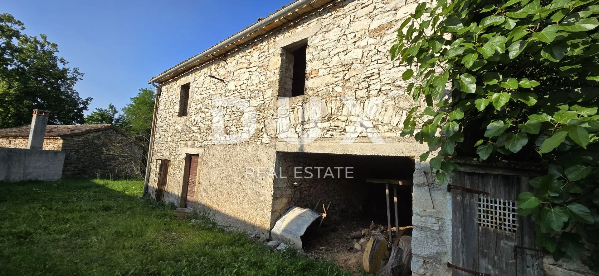 istra, labin - autentična istarska kamena kuća s pomoćnim objektom i velikom okućnicom - slika 34