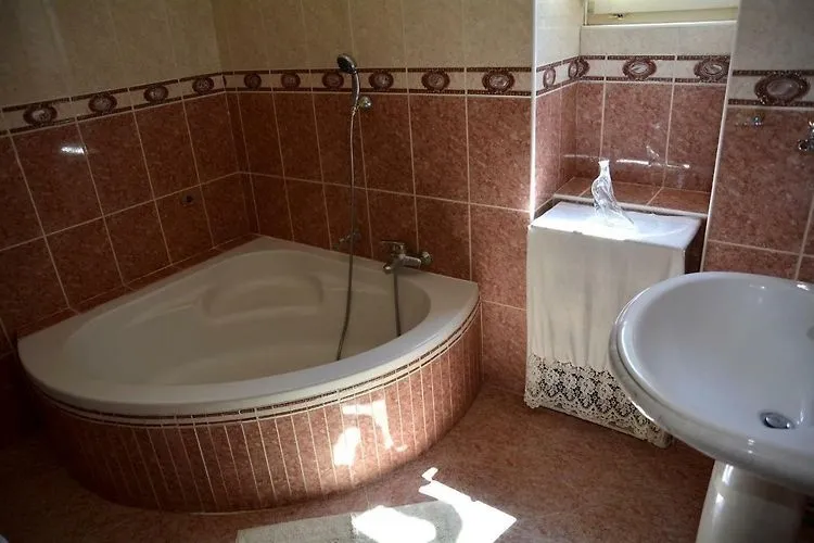 istra, pula - apartmanska kuća u strogome centru s bazenom i okućnicom - slika 4