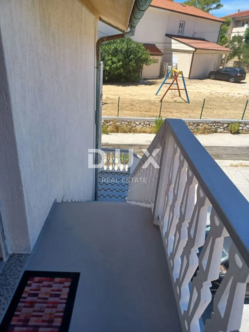 otok rab, barbat - samostojeća apartmanska kuća na odličnoj lokaciji - slika 9