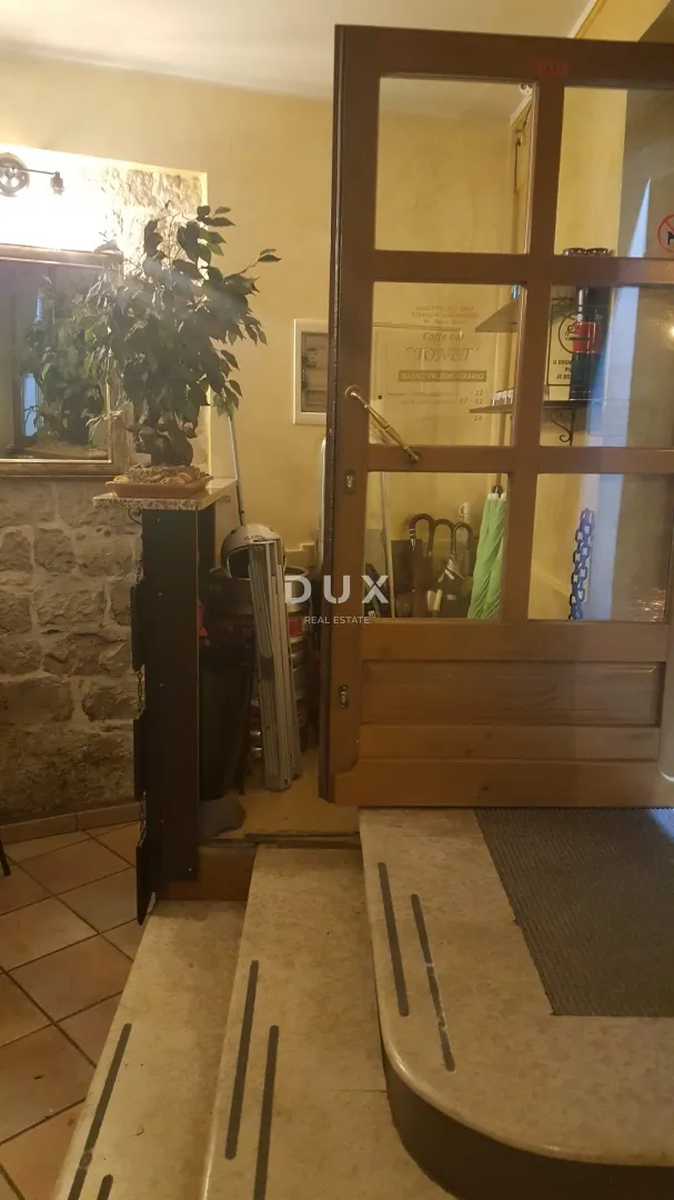 istra,rovinj - predivan uhodani caffe bar u srcu rovinja - slika 36