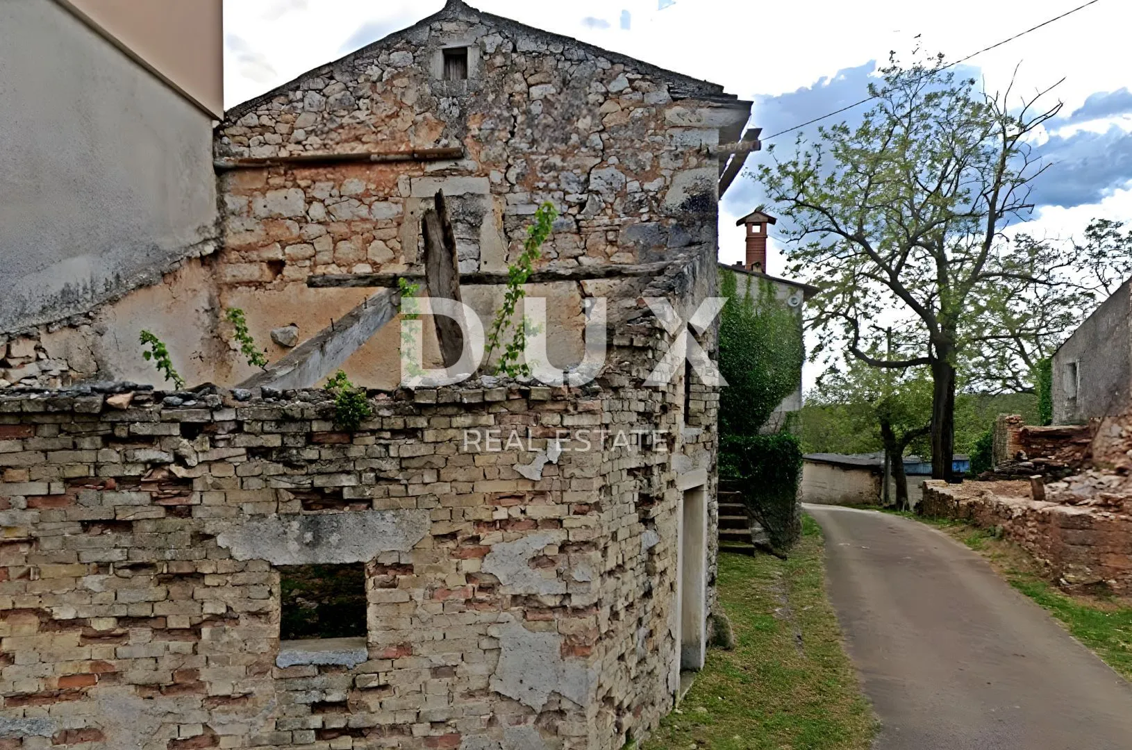 istra, žminj - kamena kuća s prostranom okućnicom - slika 1