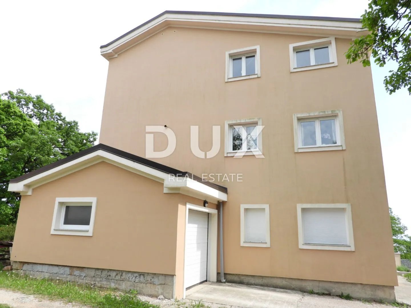 opatija, matulji- kuća s 4 stana 550m2 + okoliš 3740m2 - slika 4