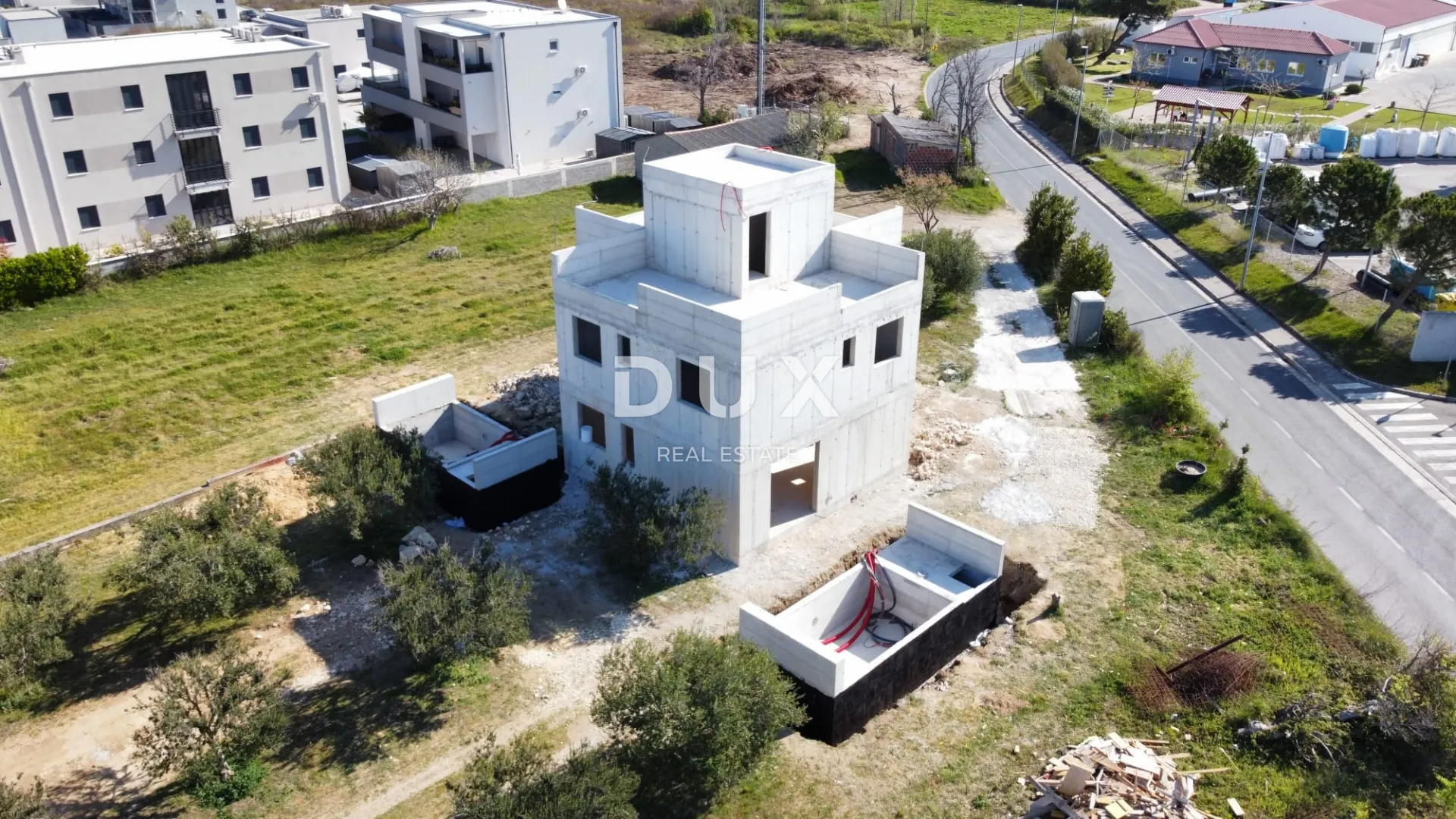zadar, nin - duplex zgrada sa dva etažna stana i bazenima - slika 10