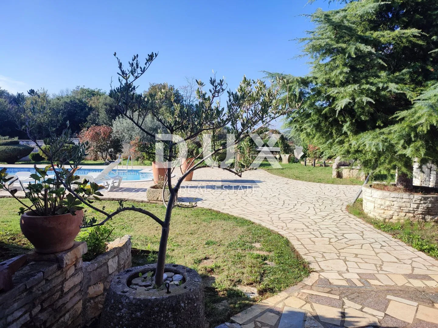 istra, pula, veli vrh - impozantna obiteljska vila nadomak grada - slika 27