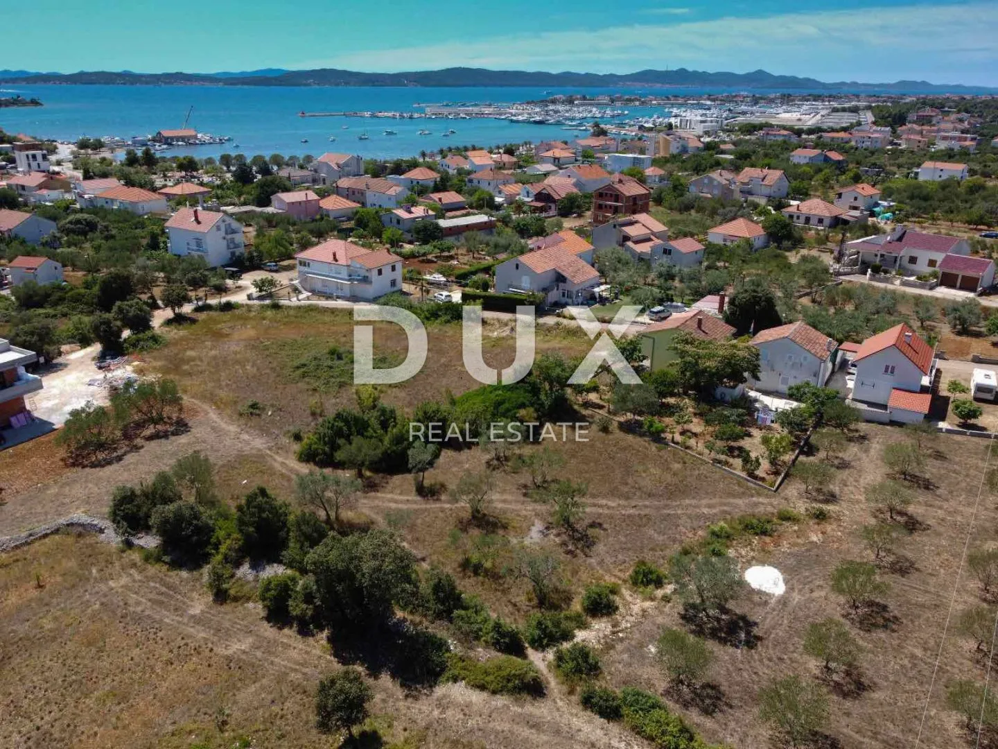 ZADAR, SUKOŠAN - Građevinsko zemljište na izoliranoj lokaciji