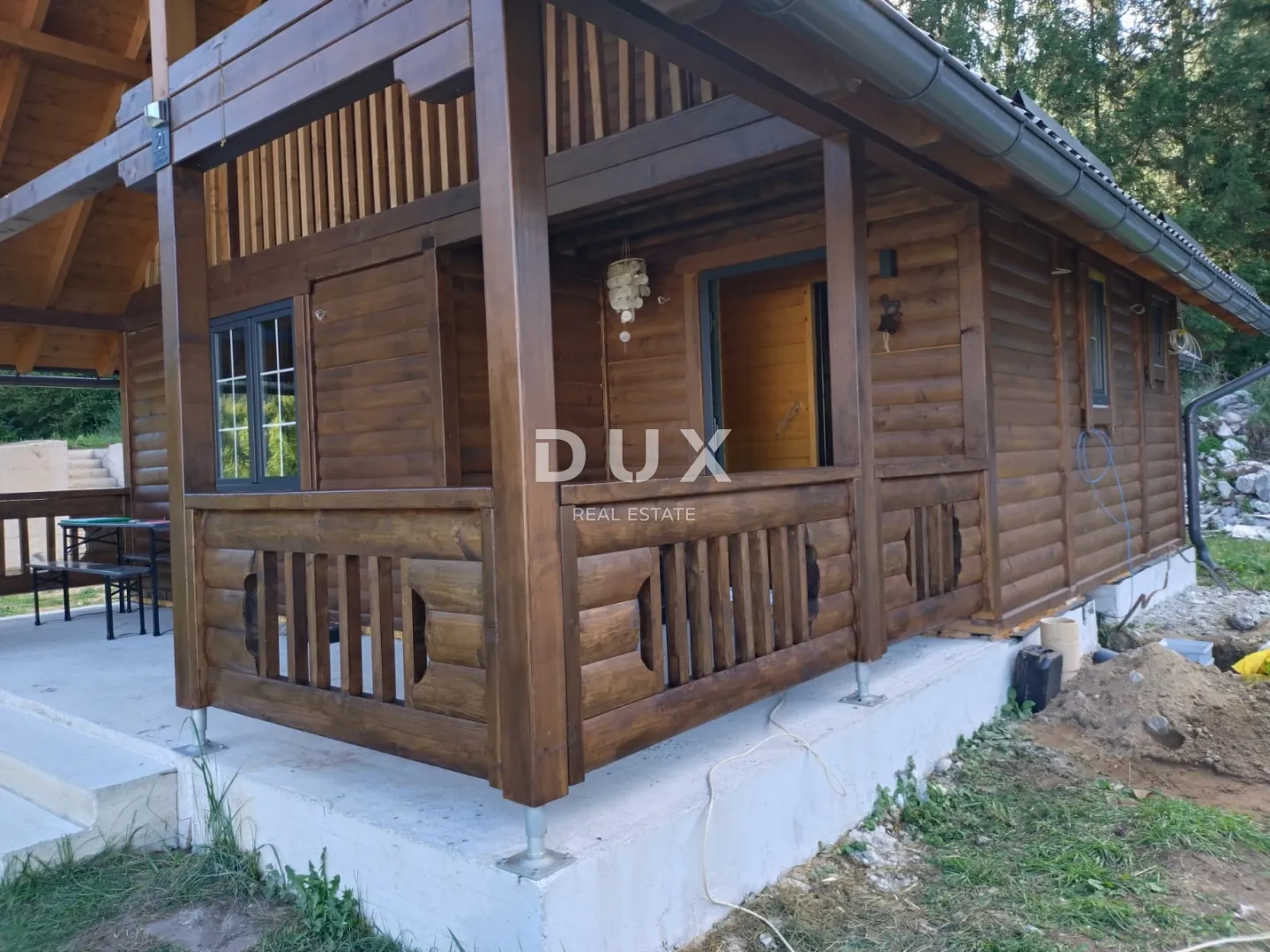 gorski kotar, lič, drvene kuće, tri sobe, 84m2+25m2 - slika 3