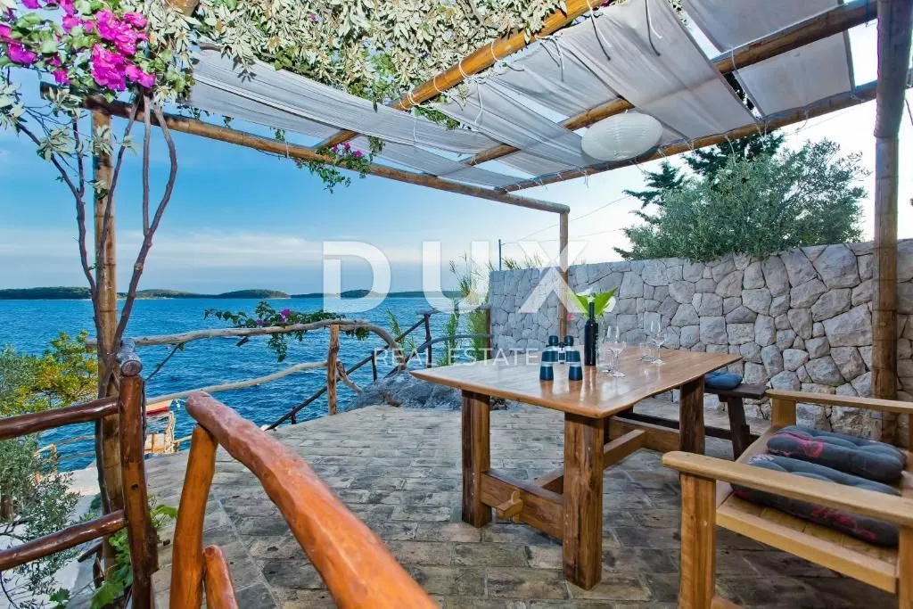 otok hvar - vila u gradu hvaru prvi red do mora - slika 8