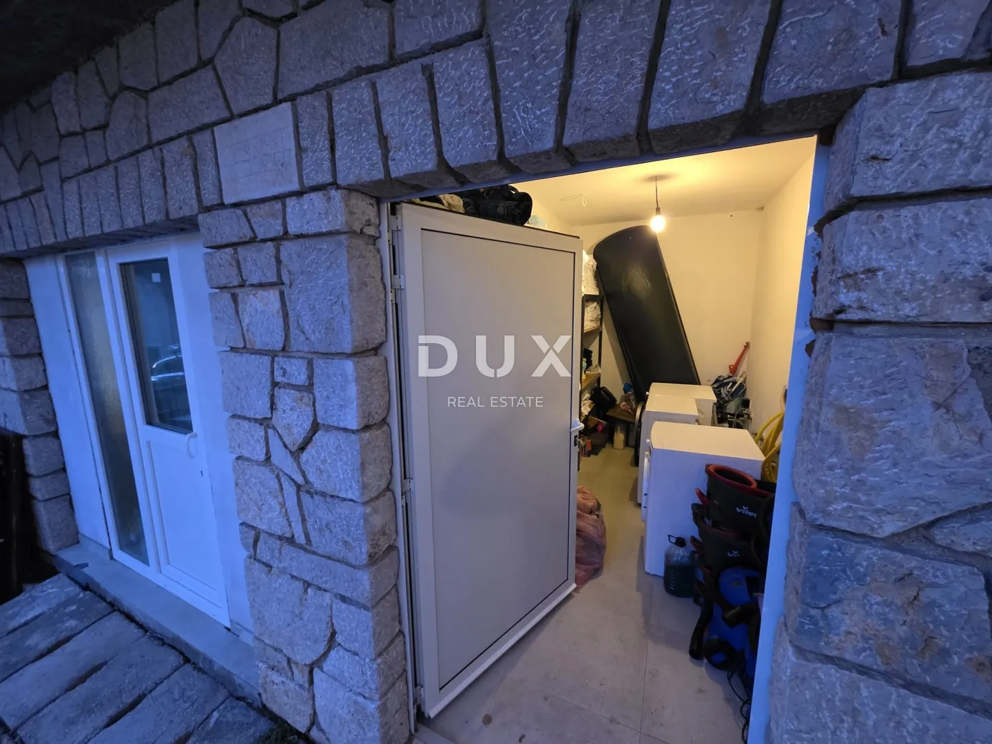 otok pag, kolan - kuća u nizu i studio apartman, top prilika! - slika 11