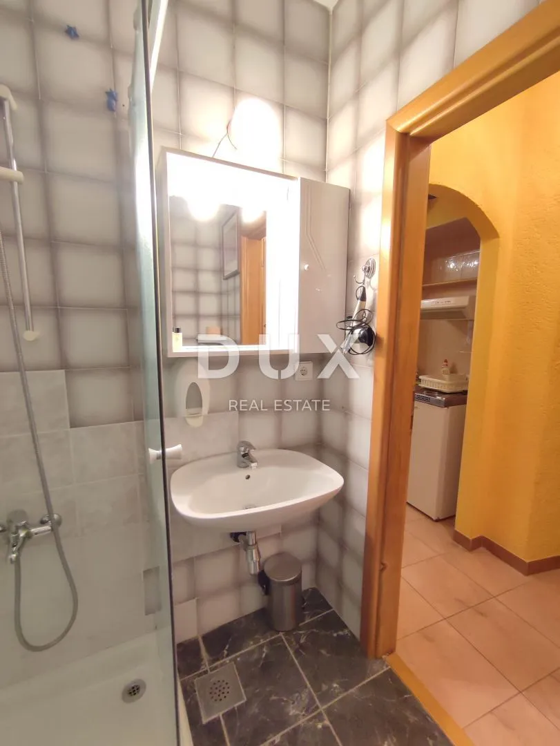 istra, rovinj - renovirana starina u samom centru grada - slika 16