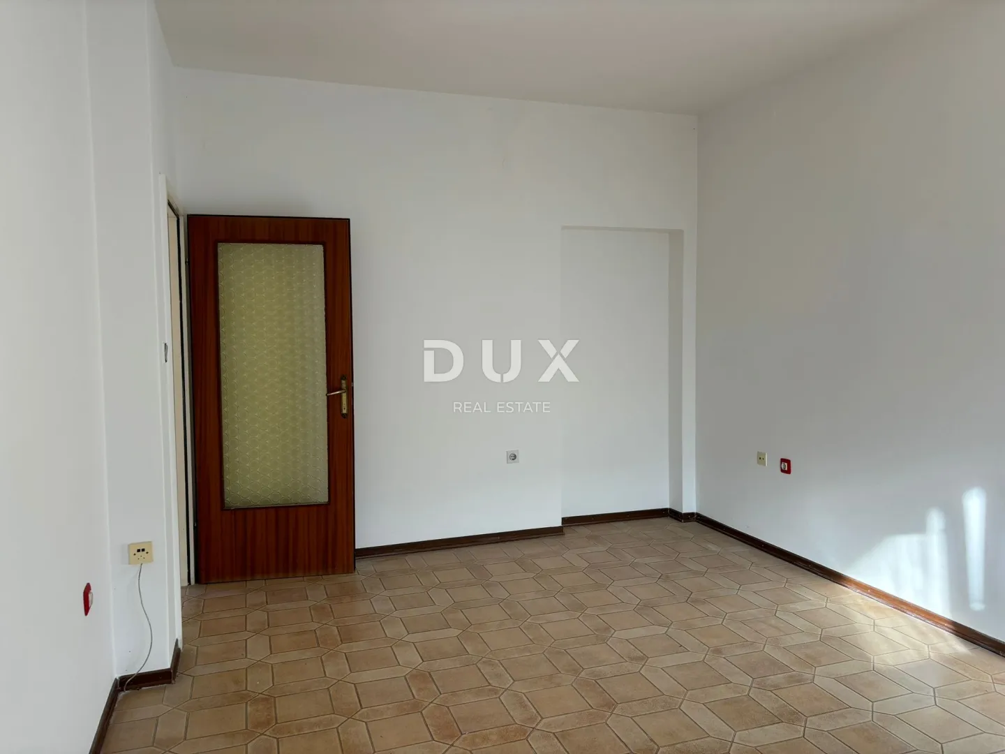 istra, poreč - komforan stan sa okućnicom u centru grada! - slika 4