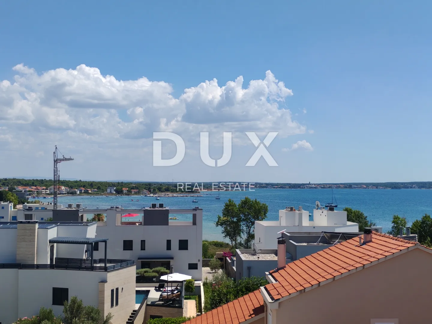 ZADAR, PRIVLAKA - Luksuzni penthouse s bazenom na krovnoj terasi! S5