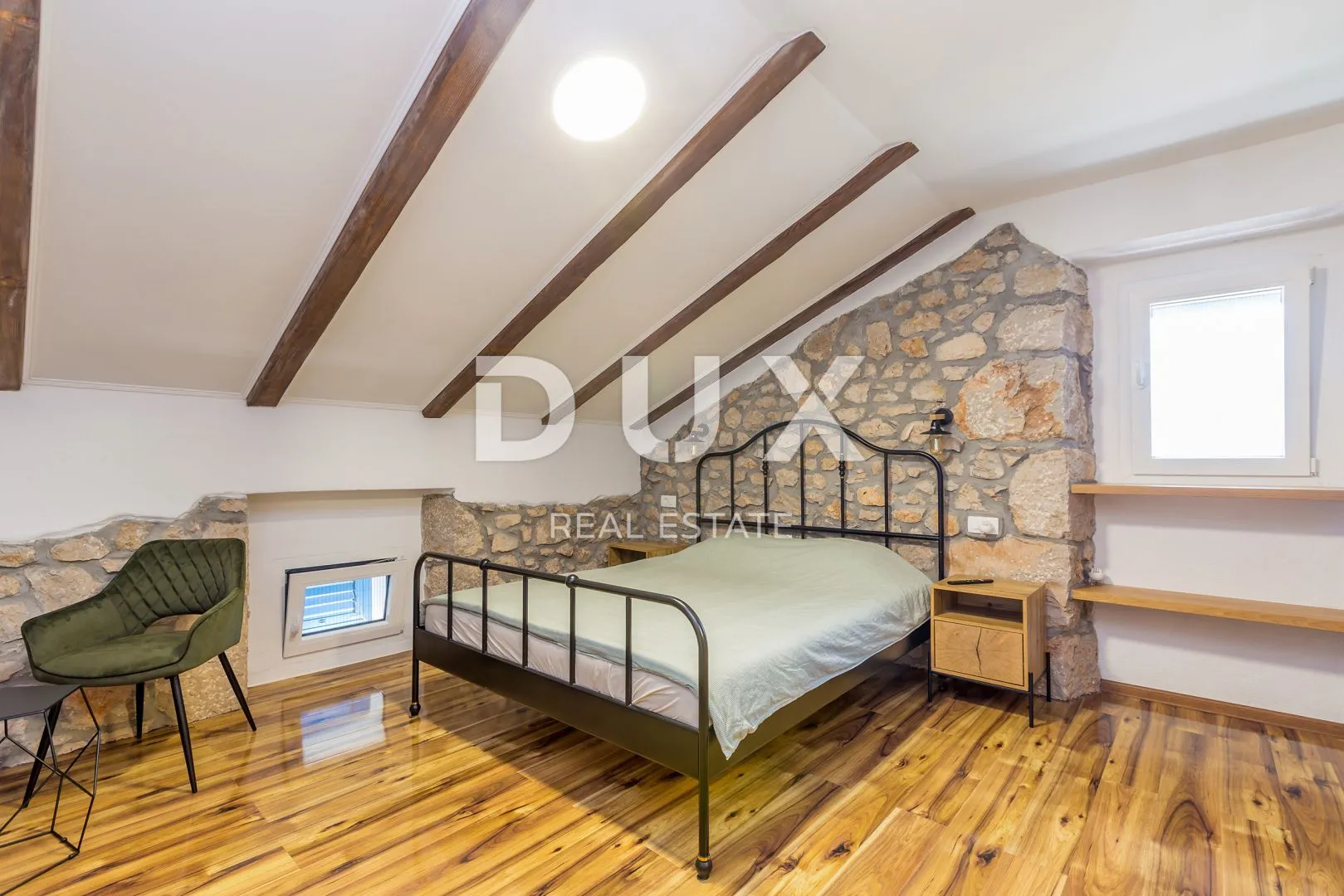 otok krk, okolica dobrinja - dvojna kamena kuća s bazenom - slika 11