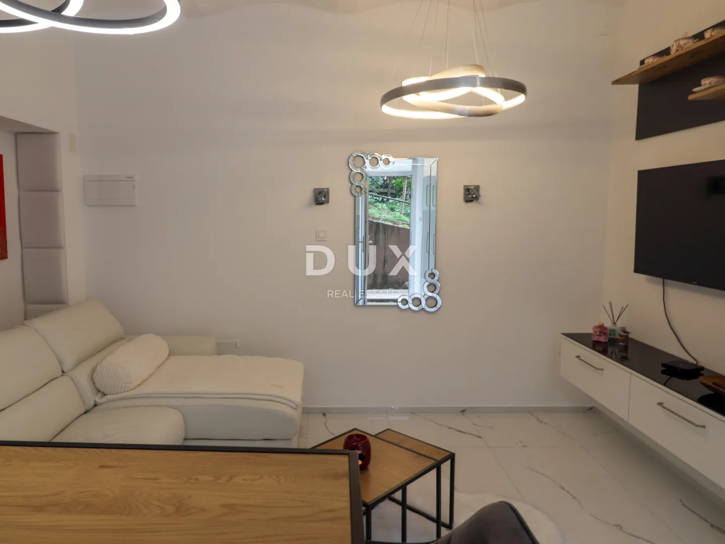 OPATIJA, CENTAR - studio apartman u povijesnoj vili drugi red do mora, UREĐEN!