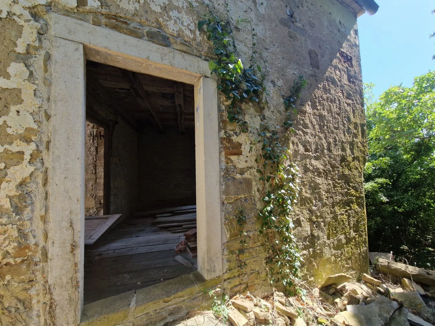 istra, oprtalj - kamena starina s panoramskim pogledom na zelenilo - slika 19