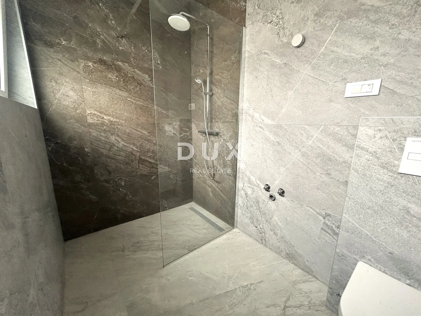 šibenik, vodice – penthouse s krovnom terasom, 120m od plaže, 2 garaže - slika 14